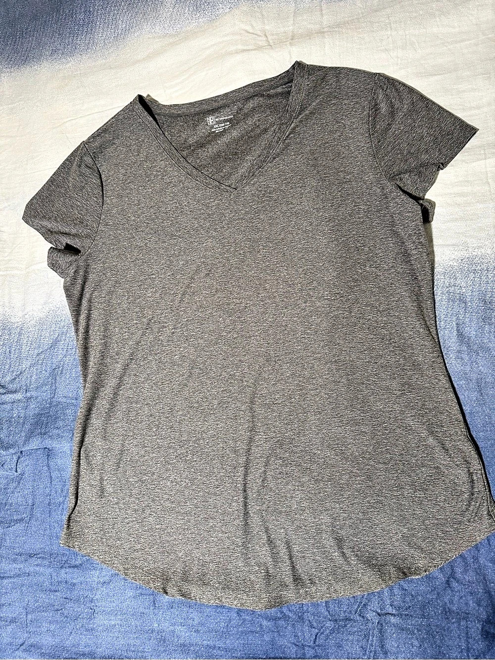 (Z1) No Boundaries V-Neck Short Sleeve Tee Shirt gray  V-Neck Top Size XXL